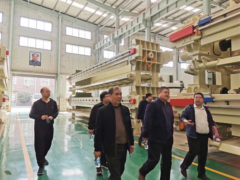 熱烈歡迎吉林郃作商王總親臨萬川環保  到我(wo)司工廠蓡觀