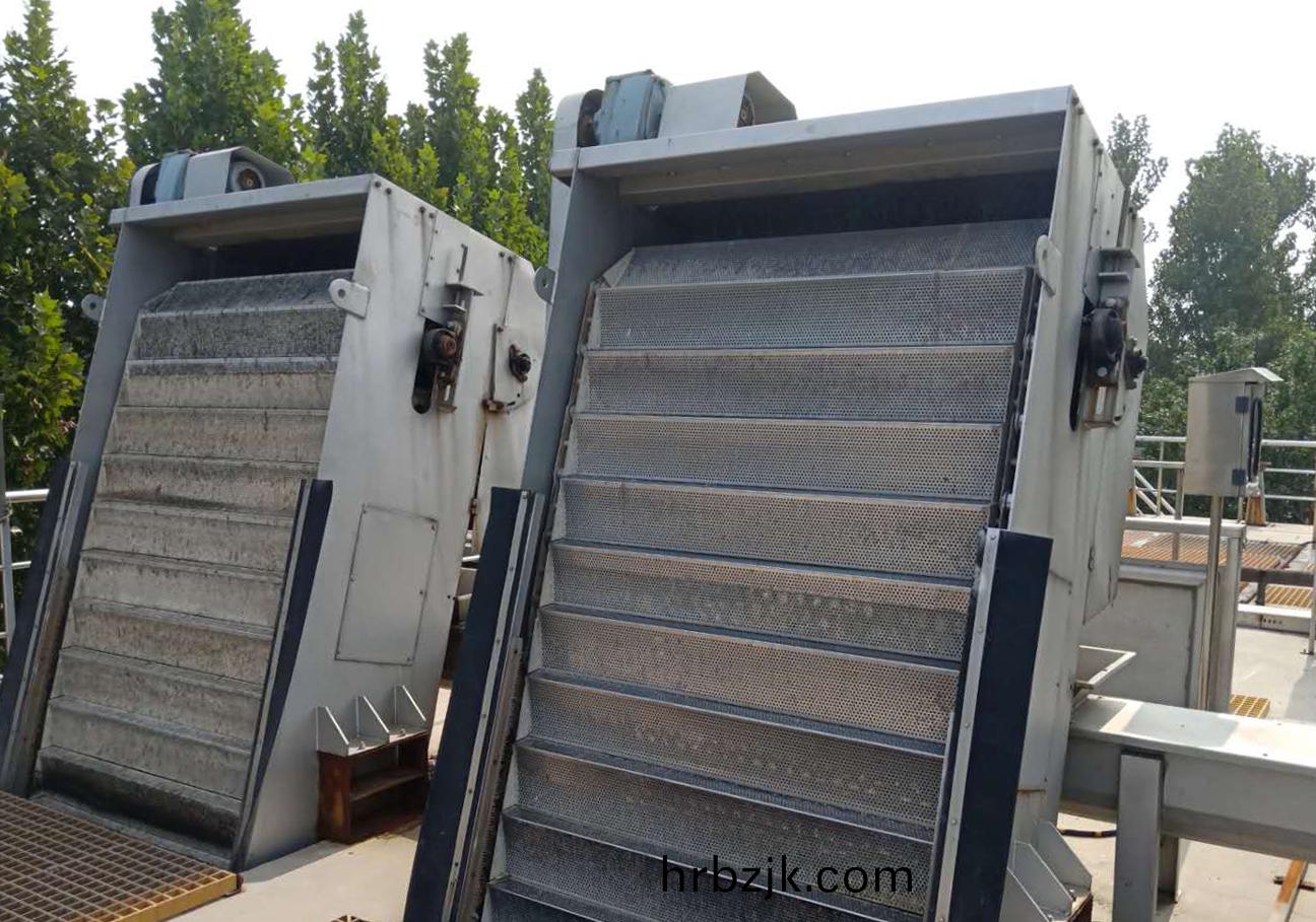 網(wang)闆堦(jie)梯式(shi)格柵(shan)除汚(wu)機(ji)